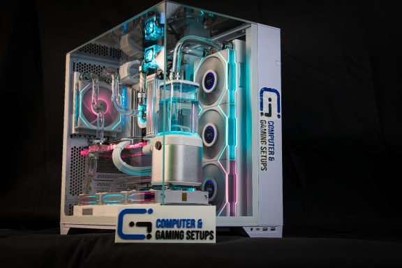 Modular Gaming-PC mit RGB-Beleuchtung, transparentem Gehäuse und leistungsstarken Komponenten.